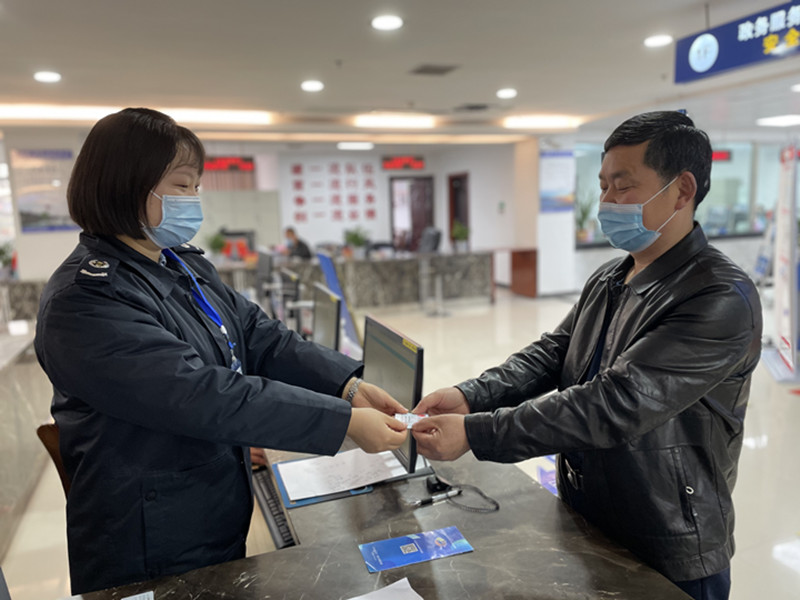 桑植：留抵退税直达快享 从提交申请到收到退税款 仅用了8分30秒