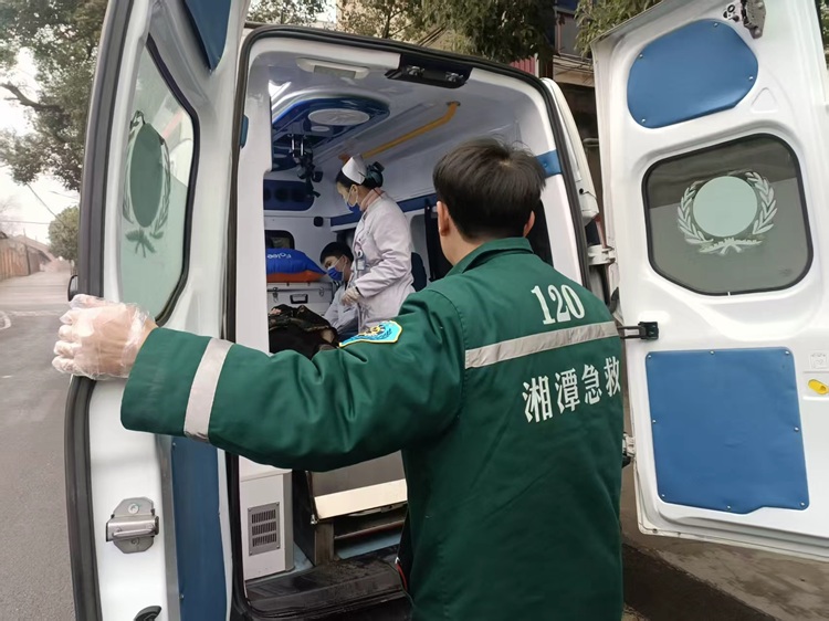 昭山镇双建社区：日常走访显担当 紧急救助暖人心