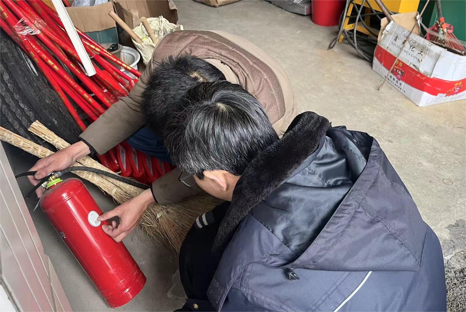 县园林服务中心开展节前安全生产隐患整治行动