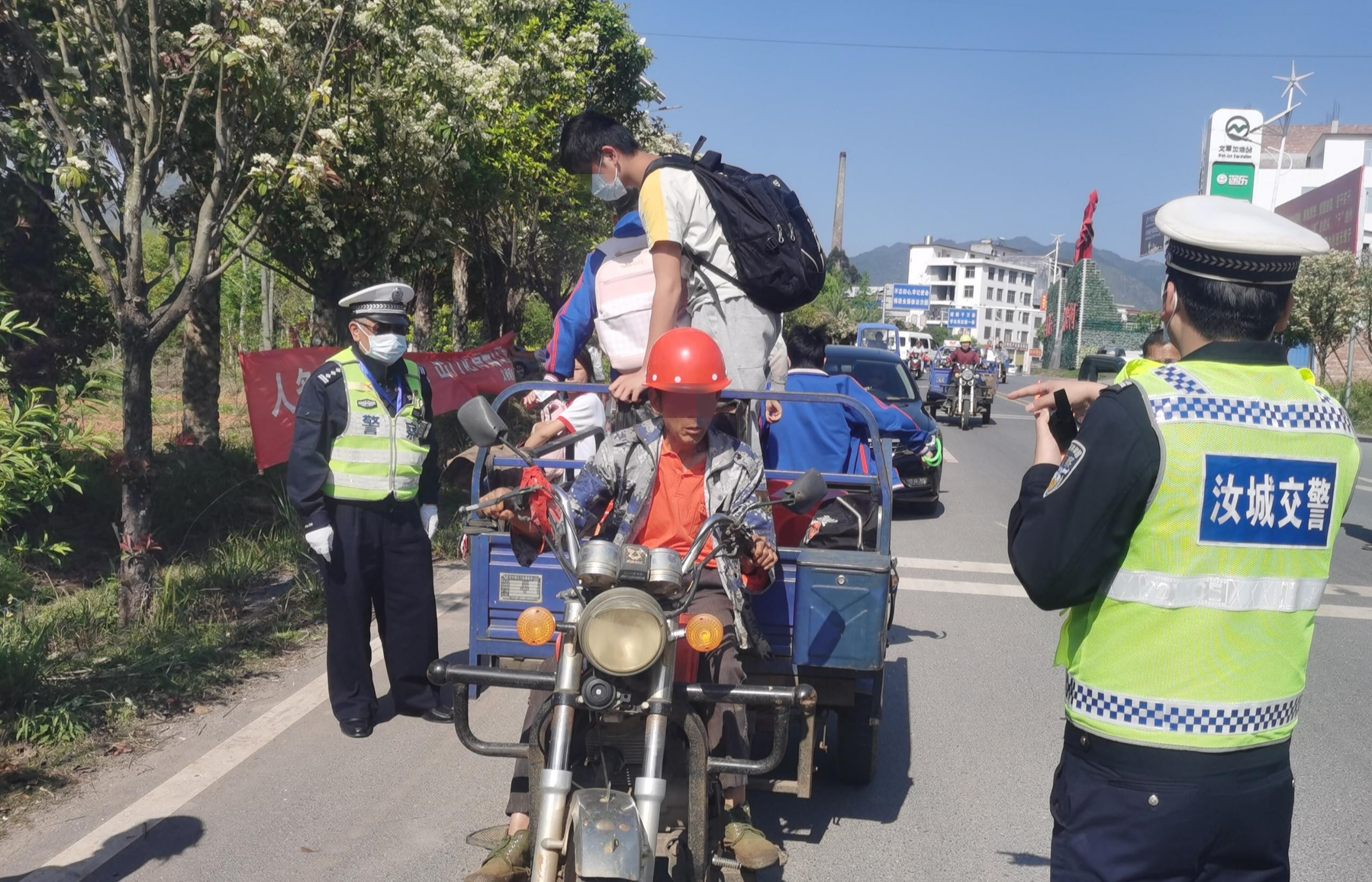 汝城交警：三轮车违法载人使不得  发生事故不得了
