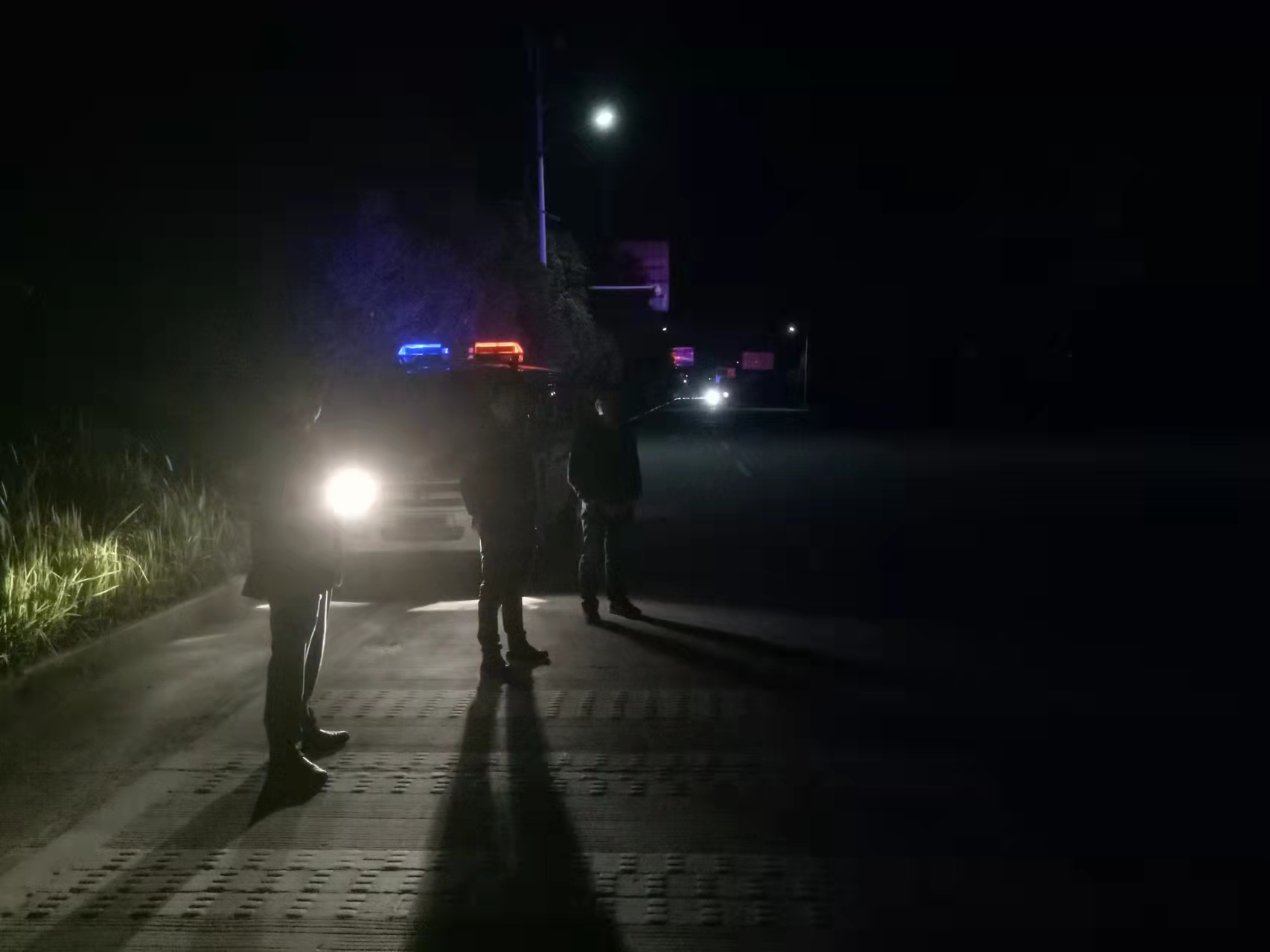 县城管局：常抓不懈！夜查无资质运输渣土行为