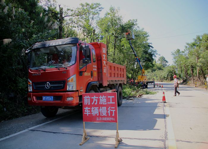 永州蓝山：高温“炙烤”下坚守的公路人