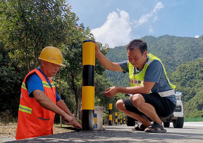 逐梦前行，用匠心守初心——记蓝山县公路建设养护中心干线公路股股长邓明清