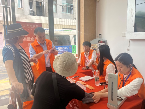 白马湖街道社工站开展义诊进社区专场活动