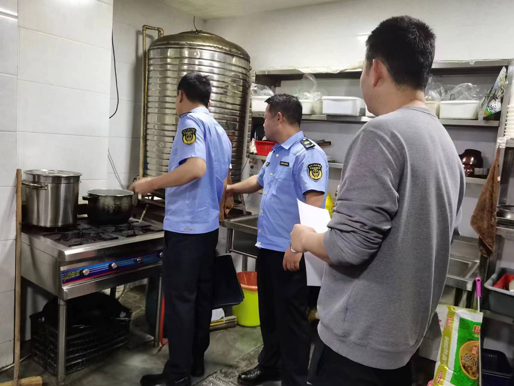 白马湖街道开展醇基燃料安全专项排查活动