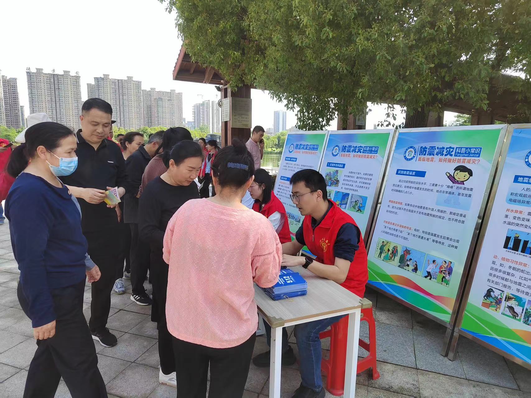 白马湖街道开展5.12防灾减灾宣传周活动