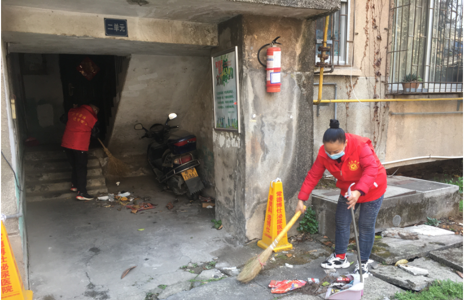 身边好人肖贵之： 志愿同行 热心为居民服务