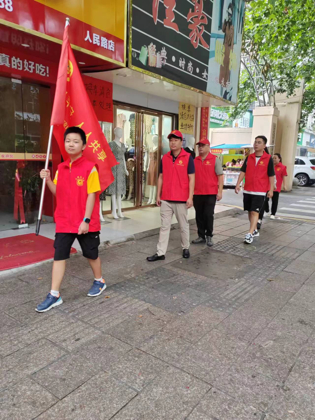 白马湖街道富强社区开展扫黑除恶宣传活动