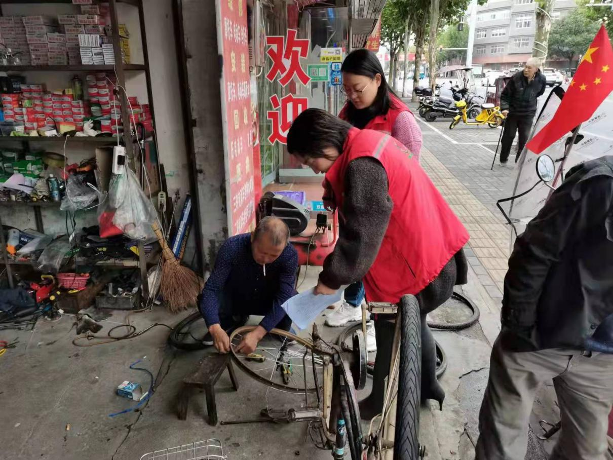 白马湖街道身边好人杨燕：小网格、大担当
