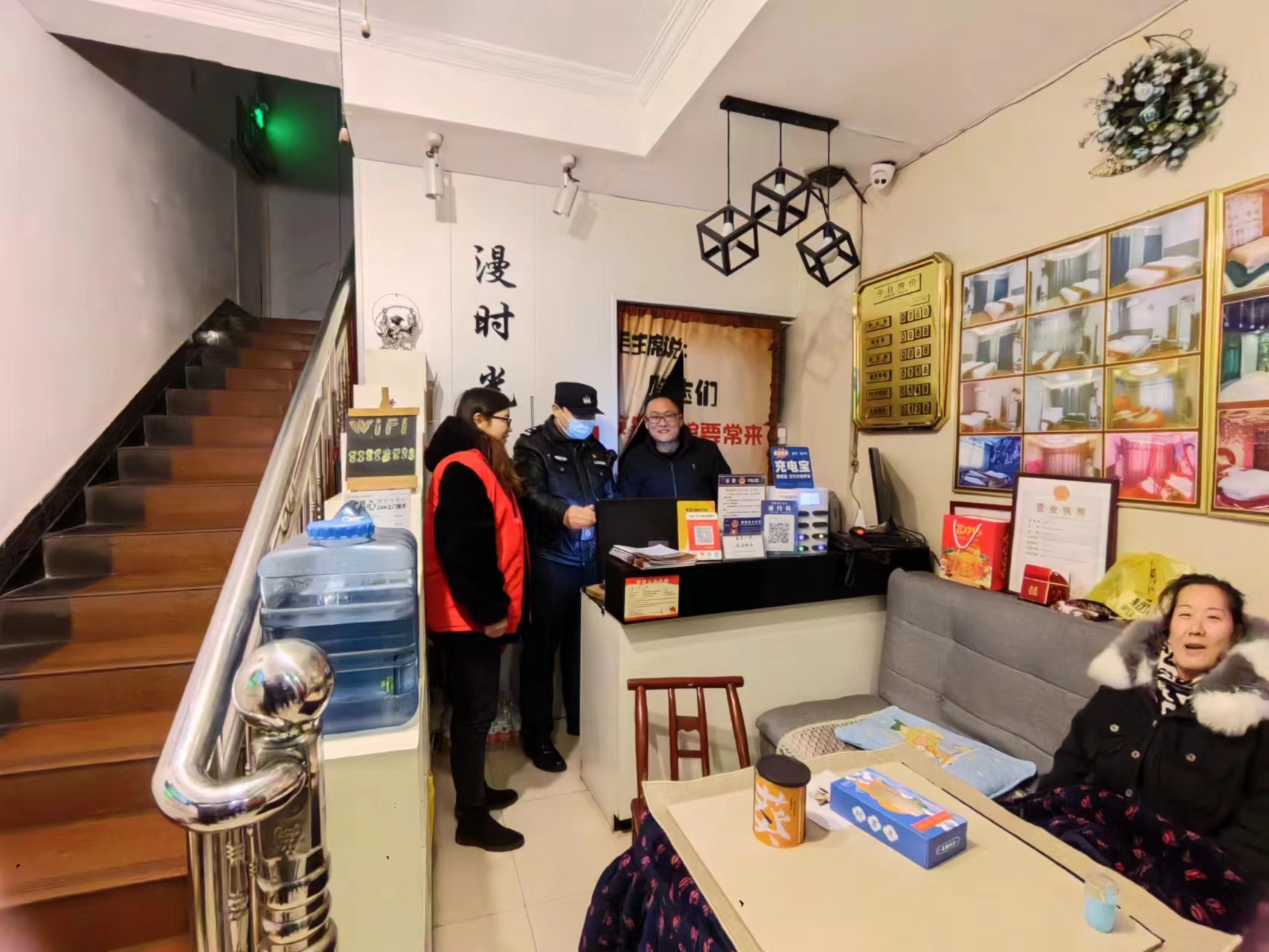 白马湖街道开展夜巡志愿服务活动
