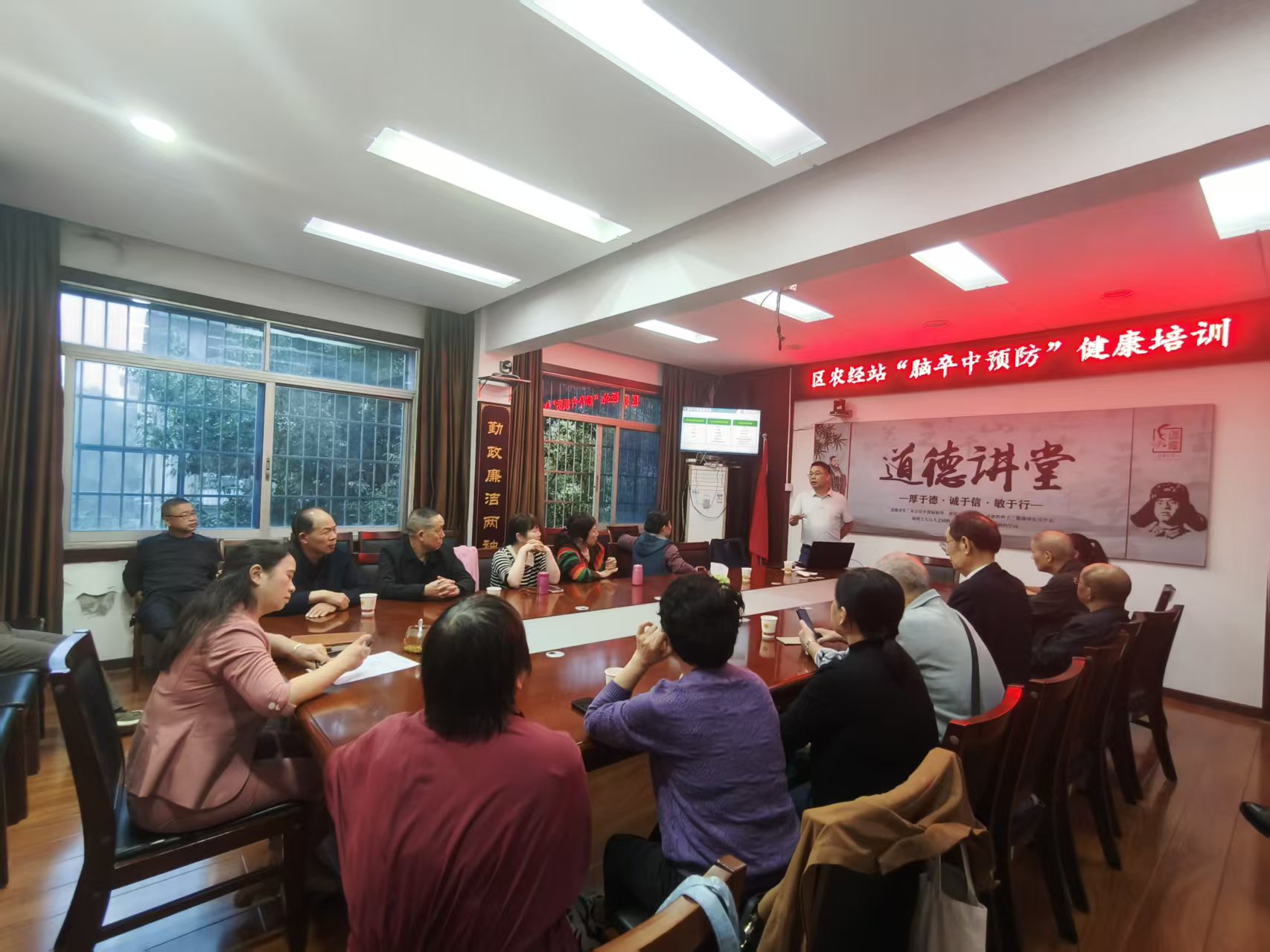 强化权益保障，守护银龄安全——区农经站开展重阳节系列敬老活动