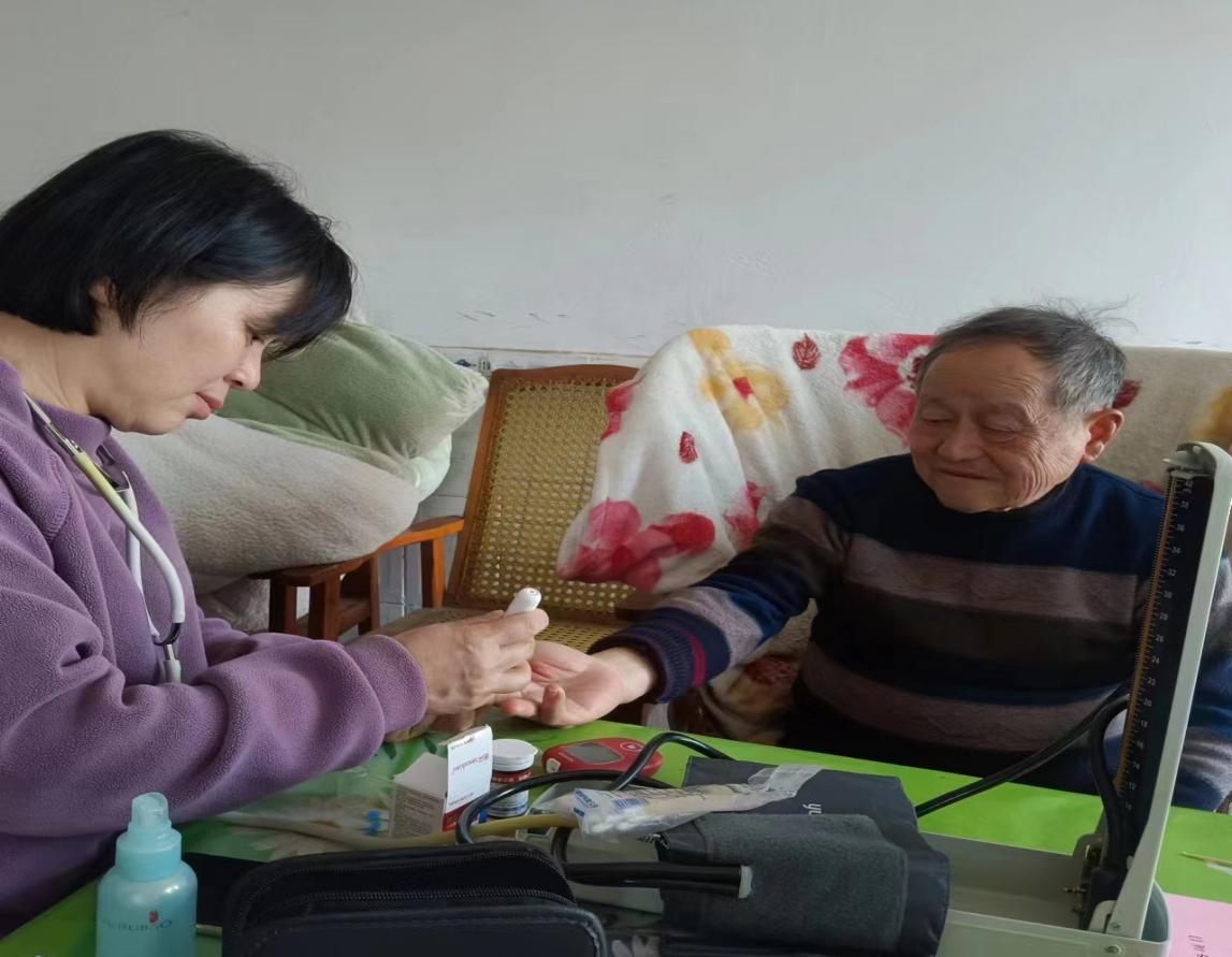 花岩溪镇：入户随访零距离 健康到户暖人心