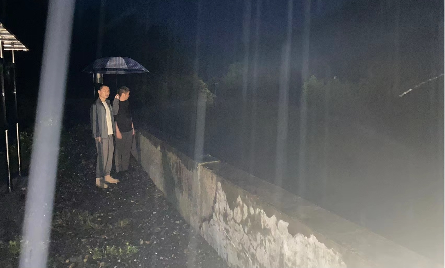 花岩溪镇：开展水库安全巡查