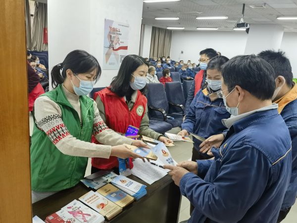 岳塘街道社區(qū)衛(wèi)生服務(wù)中心舉辦“世界艾滋病日”主題宣傳教育活動(dòng)