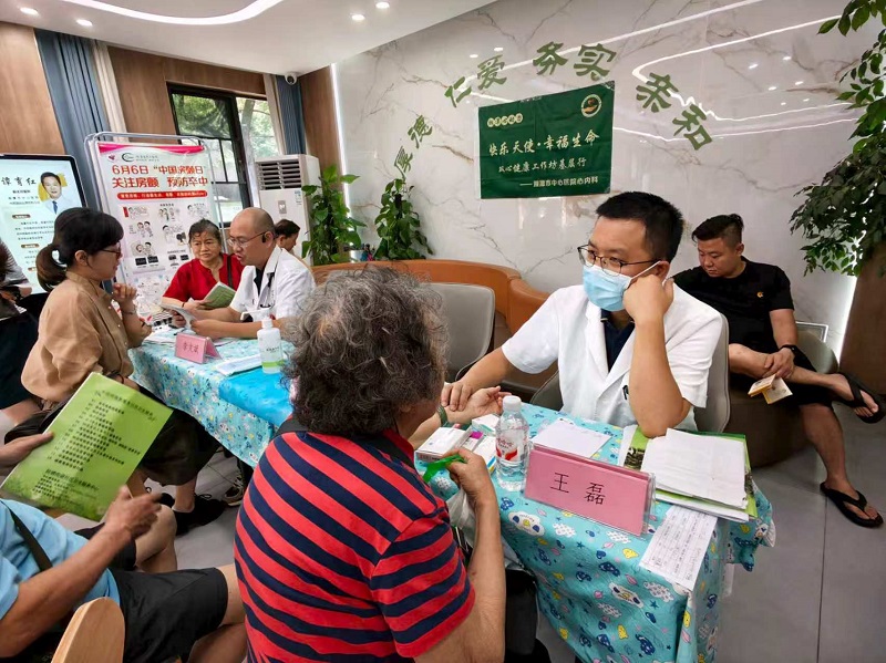 岳塘街道社区卫生服务中心联合湘潭市中心医院心内科开展“中国房颤日”主题义诊