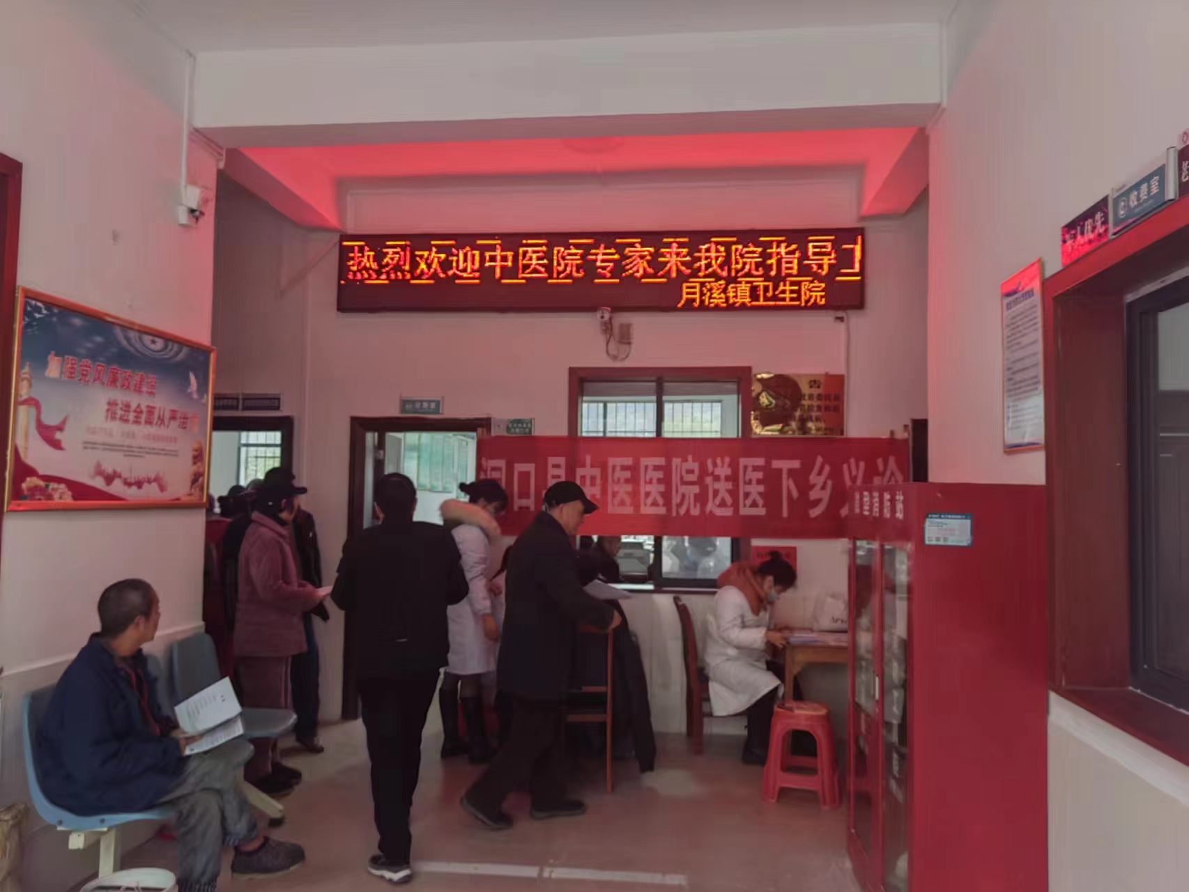 健康义诊进月溪  免费体检暖人心