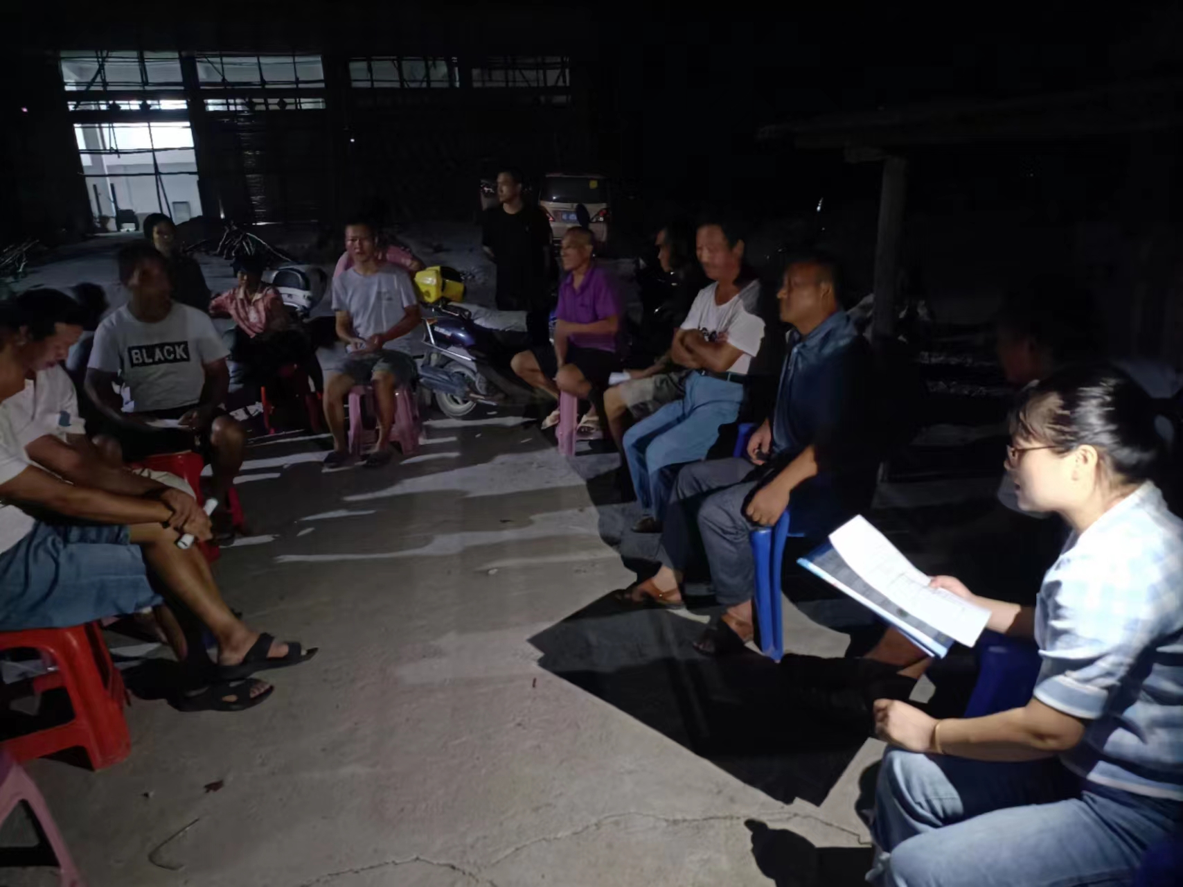 花古街道“两手抓”整治交通顽瘴痼疾