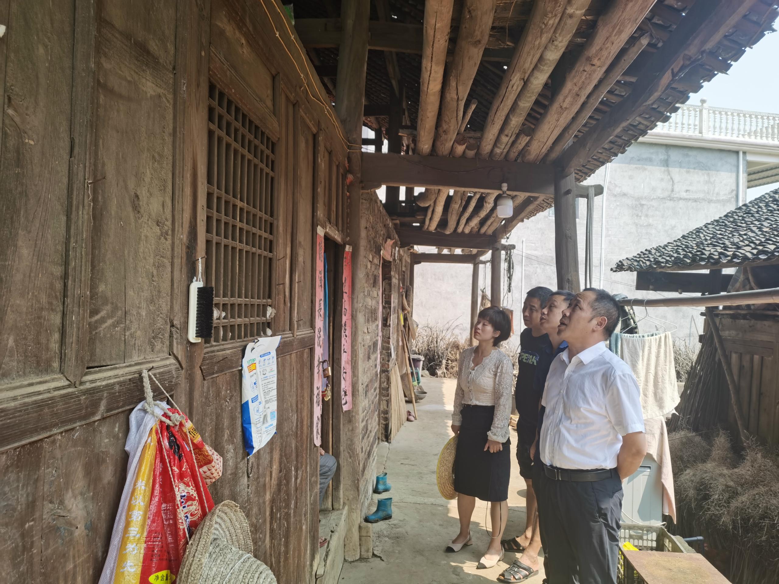 杨林镇持续开展农村自建房屋安全检查工作