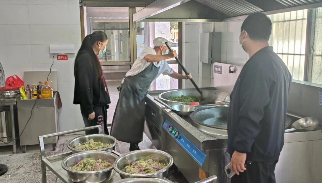 杨林镇：开展中学食品安全检查   保驾护航师生饮食安全