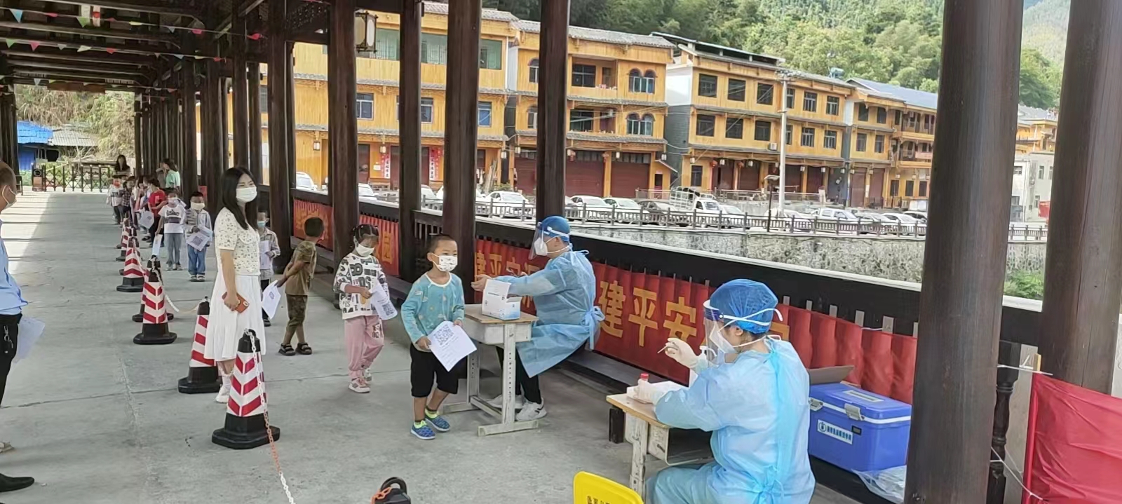 洞口县长塘瑶族乡：扎实开展长塘中心校师生员工全员核酸检测工作