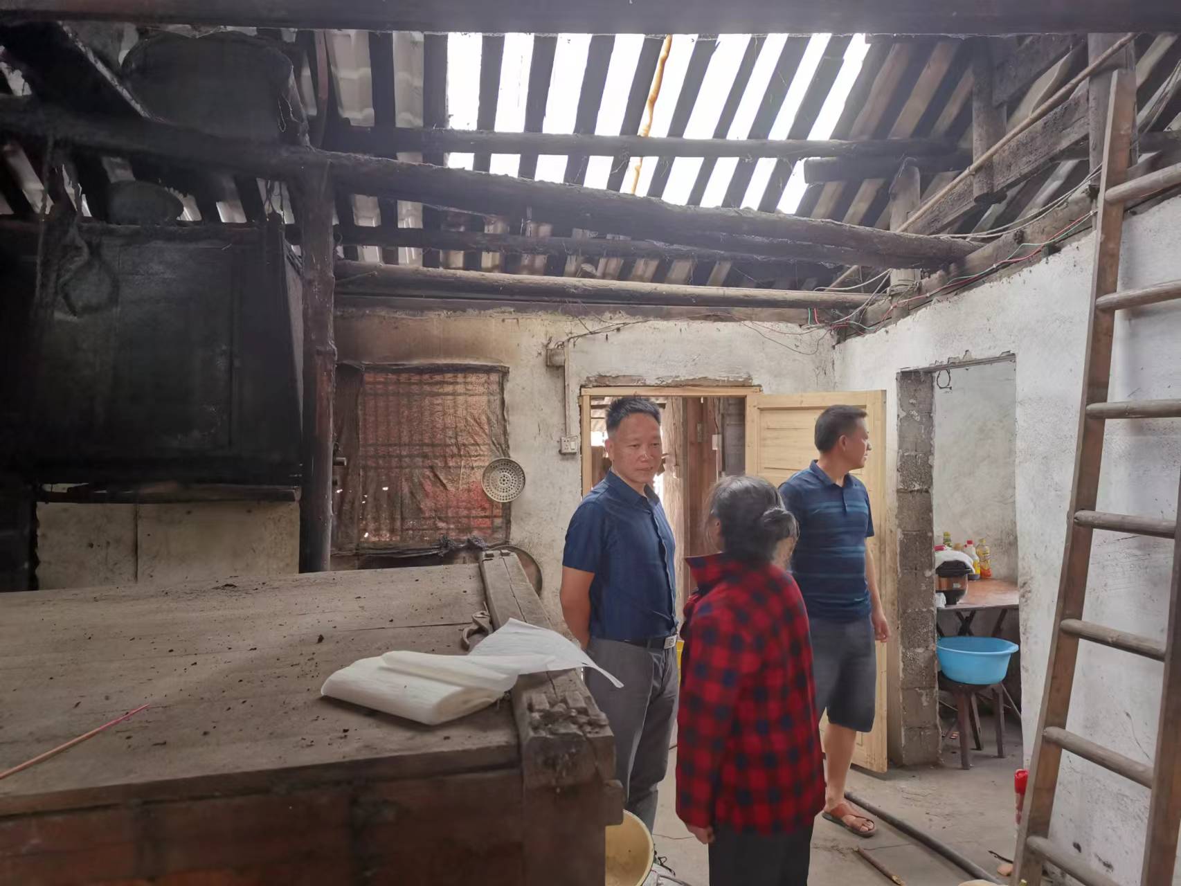 长塘瑶族乡：戴伟建深入长塘瑶族乡走访慰问脱贫户