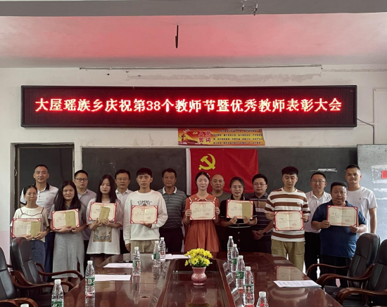 乡贤爱心助学  让民族教育之花开得更加绚烂