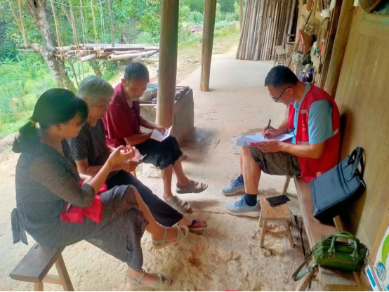 大屋瑶族乡岩龙村: 发动党建红色引擎  跑出自建房摸排“加速度”