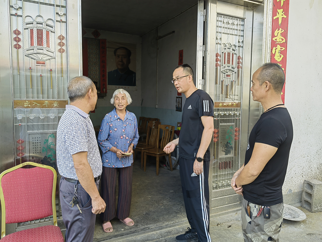 水东镇开展“9·30烈士纪念日” 走访慰问和祭扫烈士墓活动