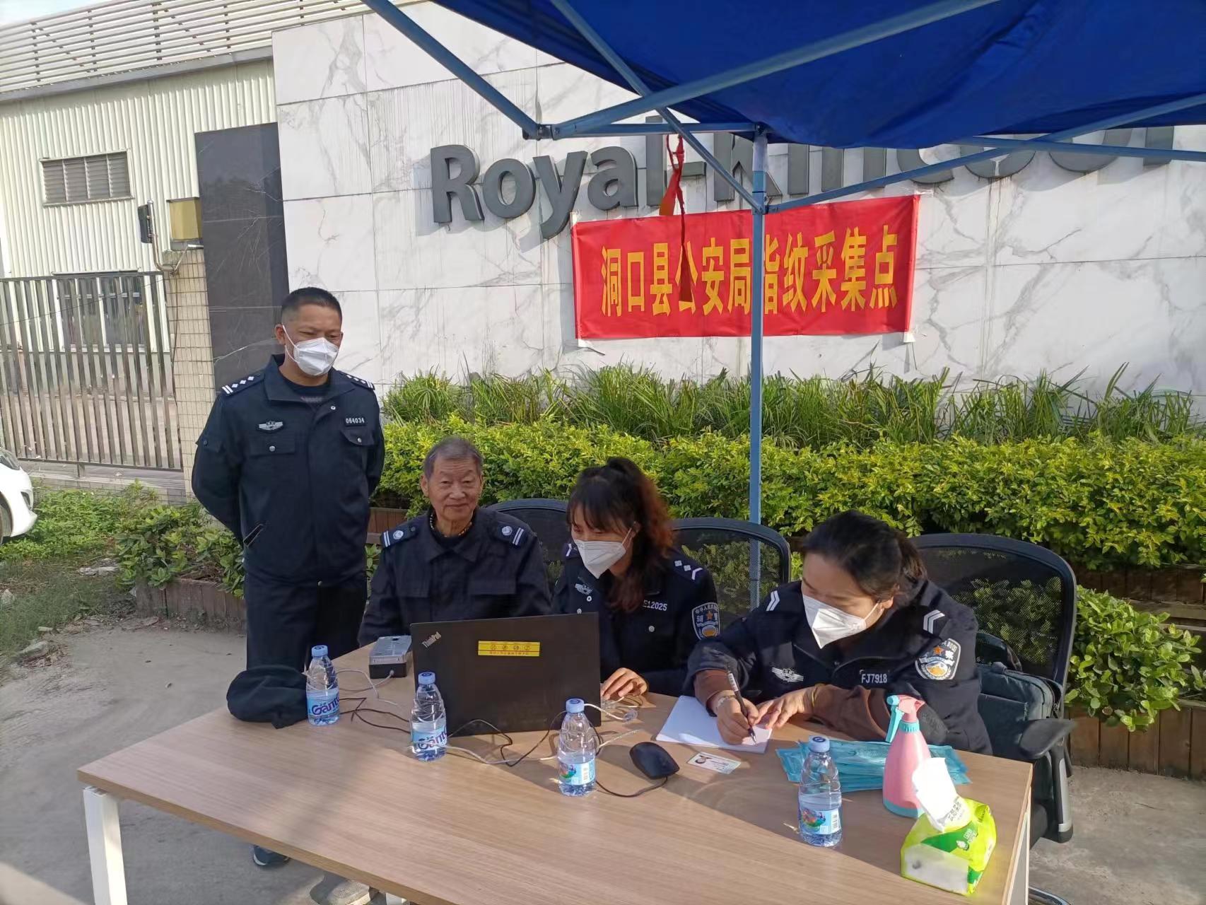 窗口“外”移  打通服务群众最后一公里