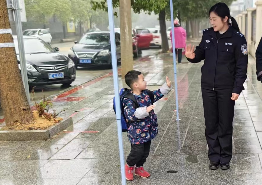 【护航开学季】平溪派出所：暖心护学岗，守护成长路
