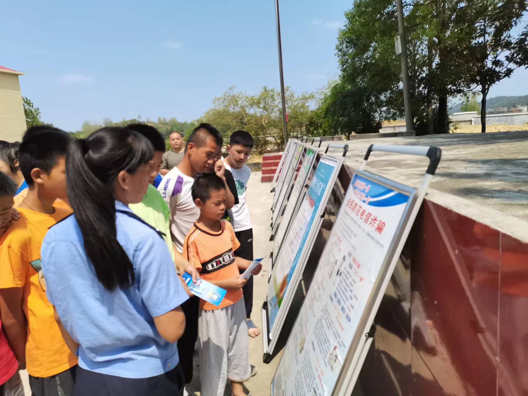 黄桥镇：禁毒、反电诈法制教育宣传进校园