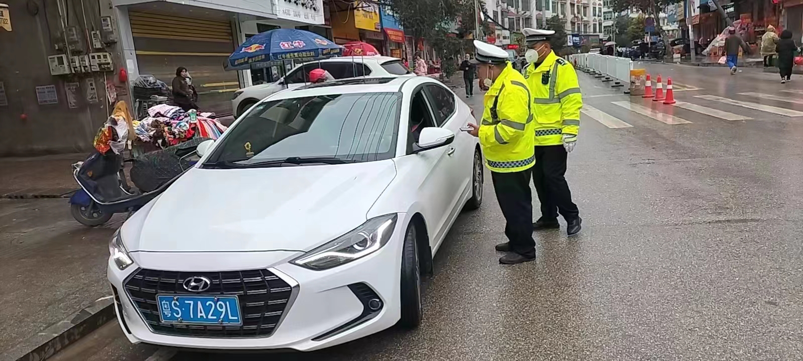 洞口县黄桥镇：春节有我 保畅通行