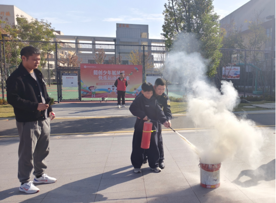 武陵区中建育英小学开展消防疏散演练活动