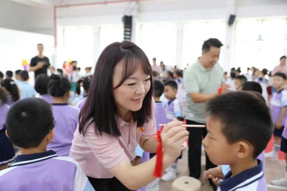 中建育英小学“喜迎二十大 智创向未来”开学典礼暨一年级新生入学仪式