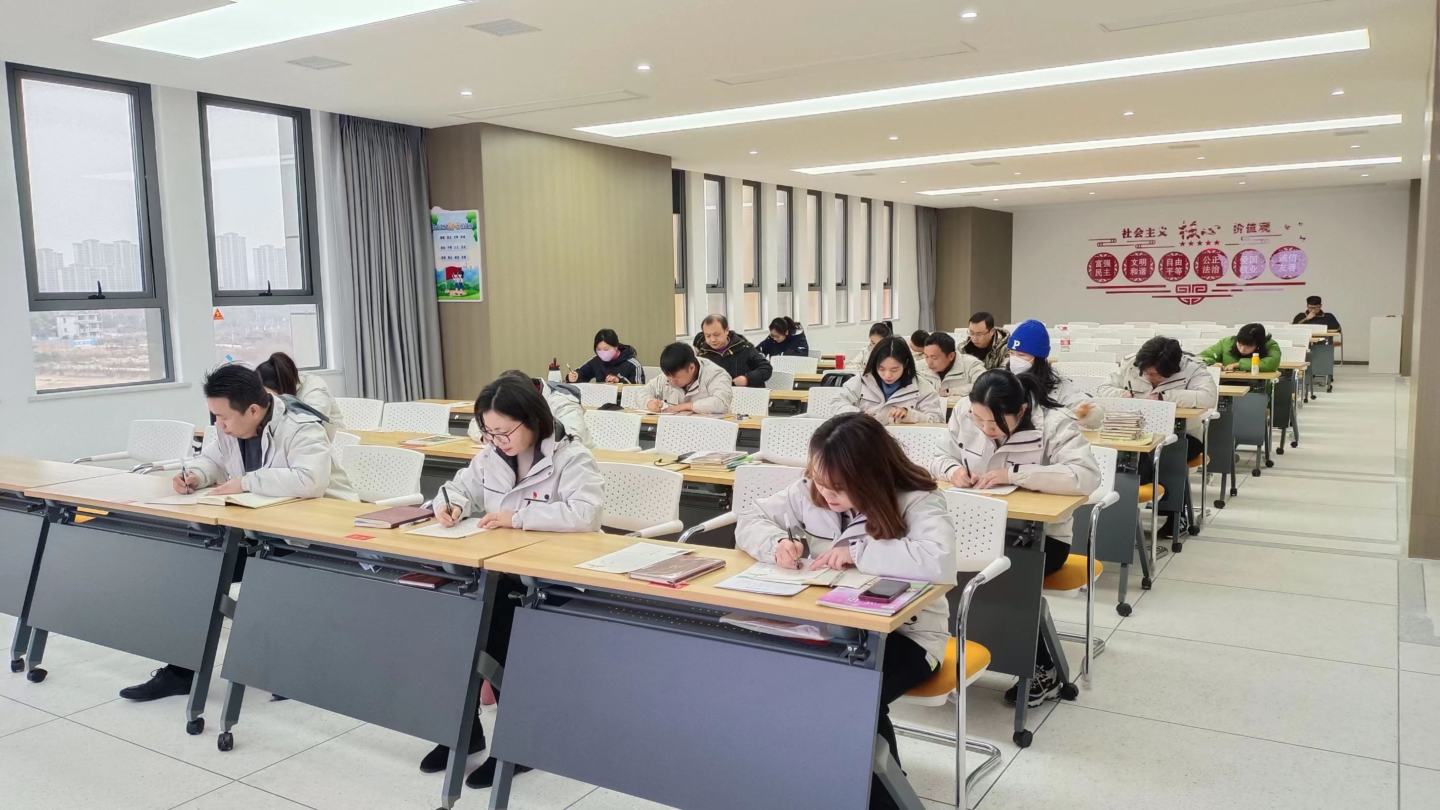 武陵区中建育英小学开展教师书法比赛活动
