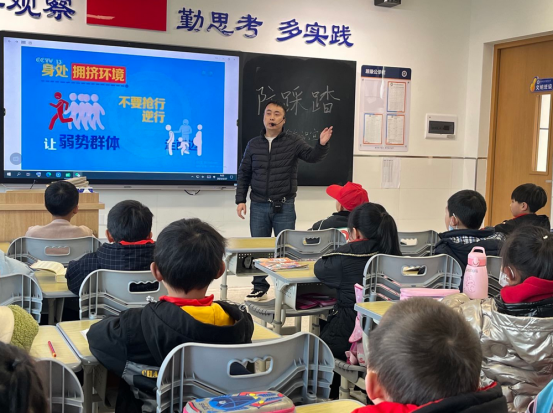 中建育英小学开展“防踩踏”安全应急疏散演练活动