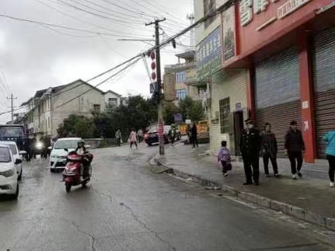 山门镇开展校园周边交通顽瘴痼疾整治行动