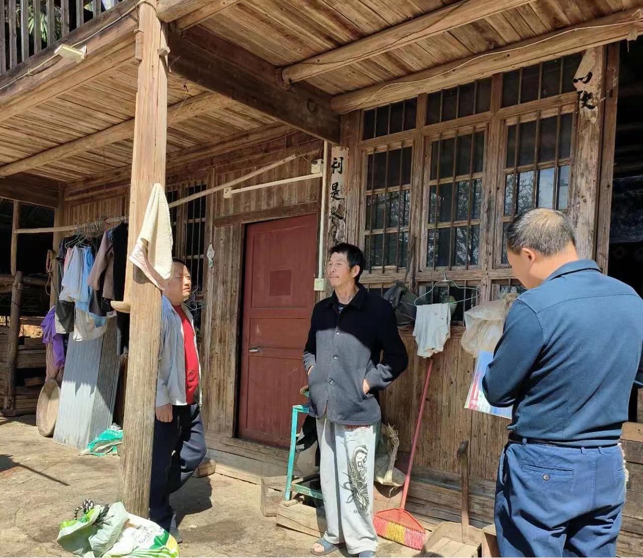 【洞口县学习宣传贯彻党的二十大精神】【建好实干大擂台 拼出新担当】之三十二 桐山乡万里村：将自建房安全隐患摸排整治工作做实做细