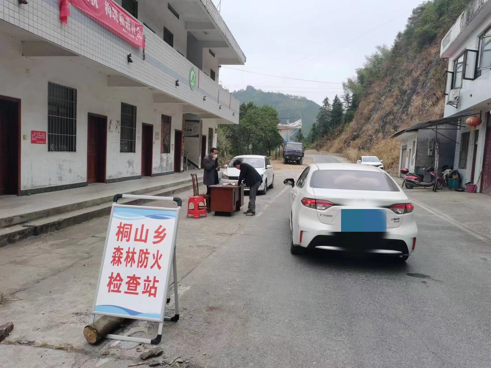 洞口县桐山乡：齐心协力共筑冬季森林防火墙