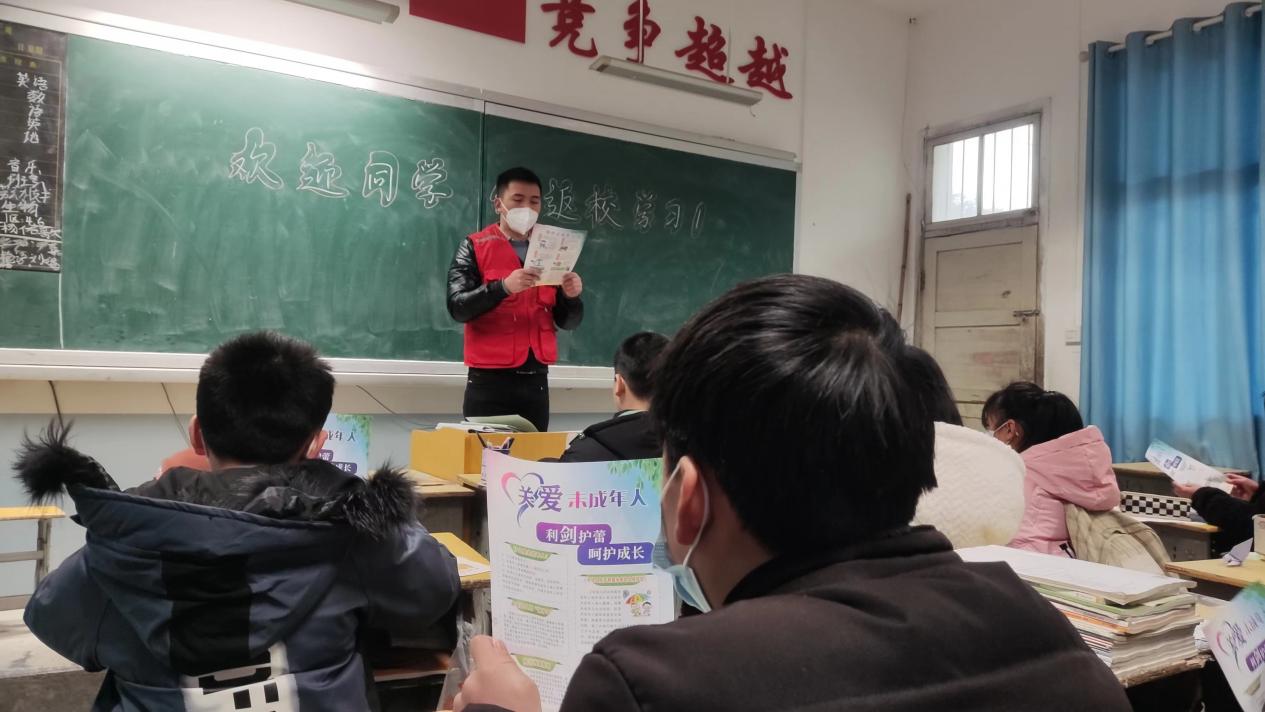 小手拉大手、安全知识进校园