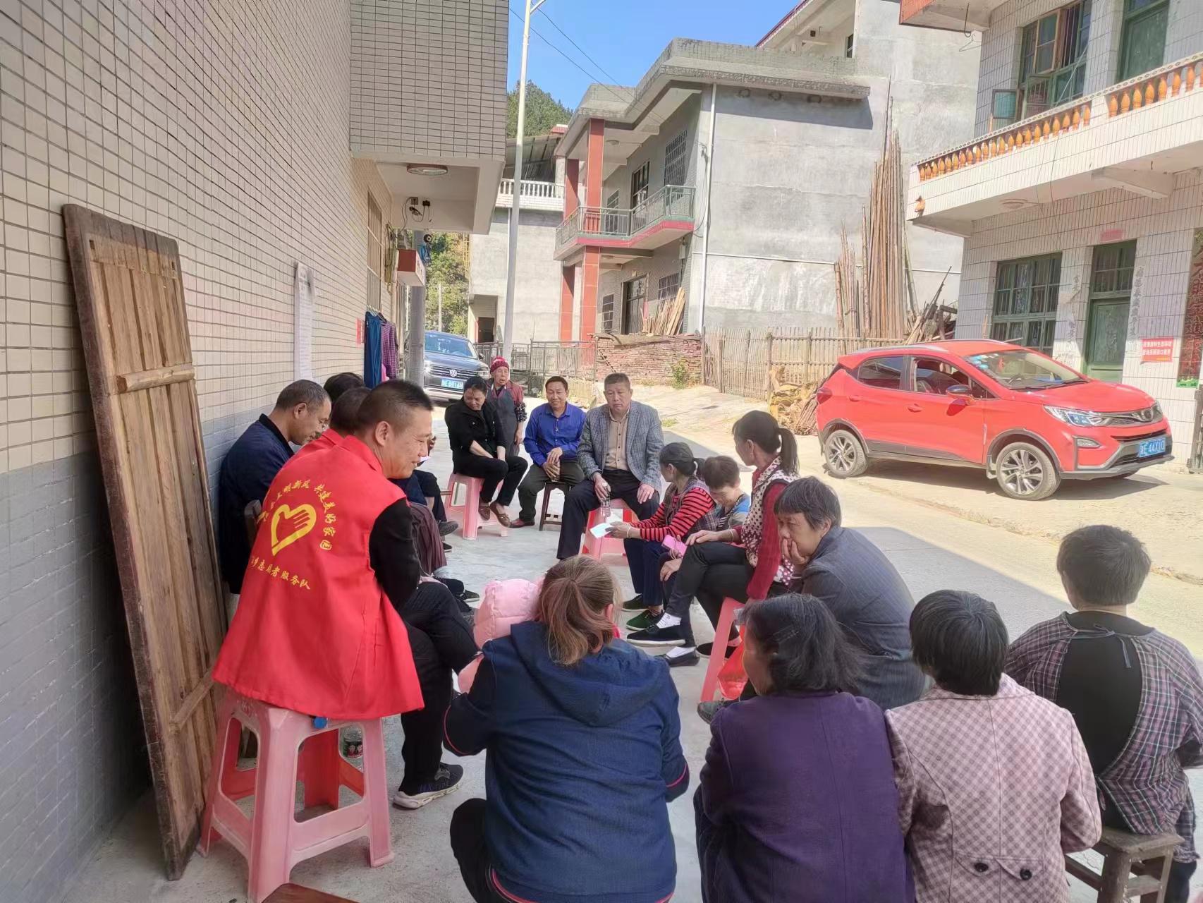 桐山乡万里村：积极开展自建房安全宣传工作