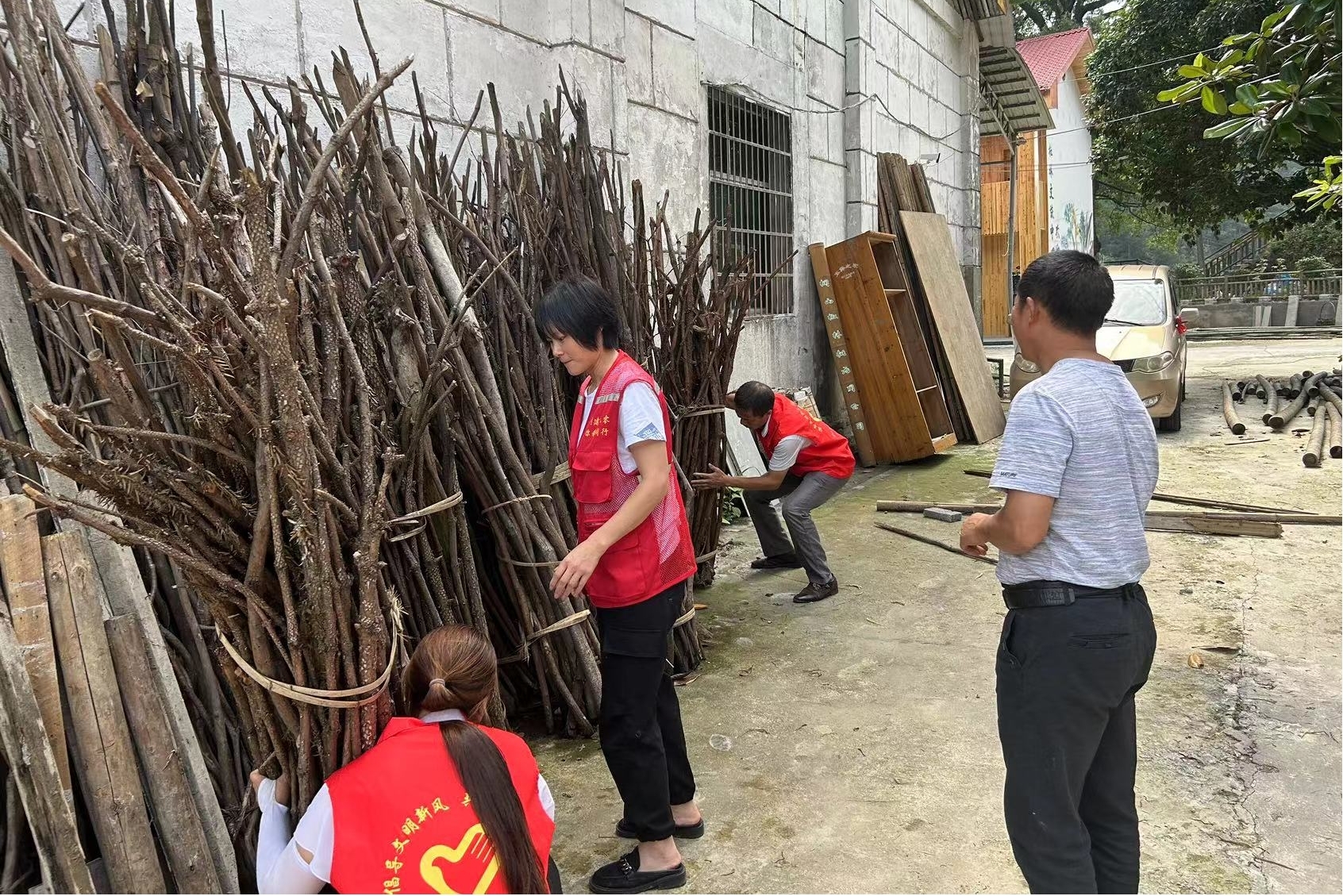 桐山乡椒林村：志愿红创建乡村美