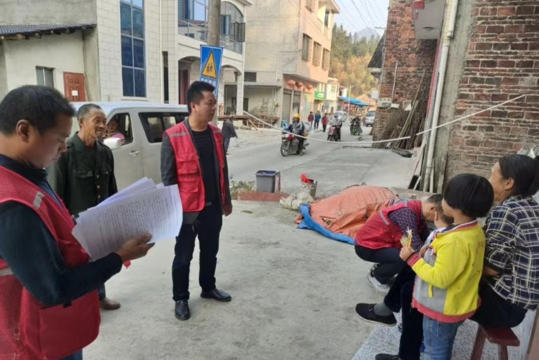 桐山乡马颈村：大力宣讲自建房安全知识  增强百姓安全意识