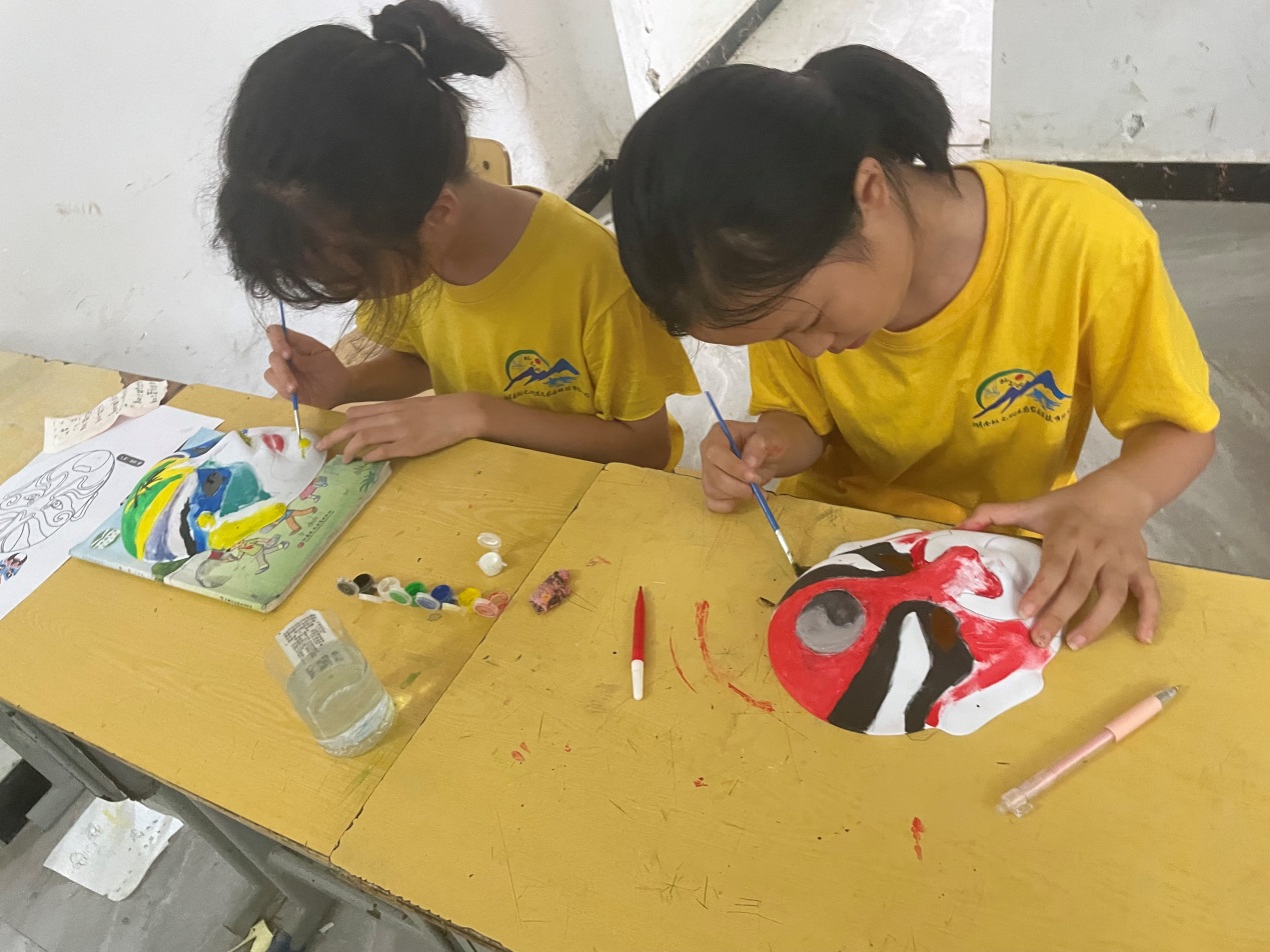 湖南师大学子三下乡：  传统手艺进课堂     智技结合展自信