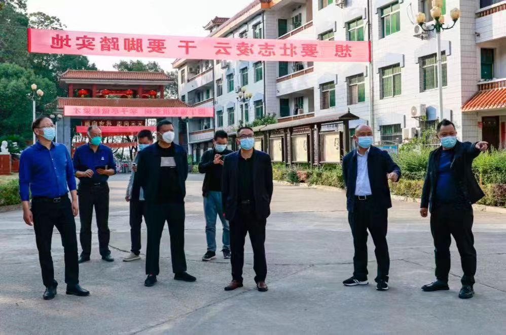 石江镇党政领导督查洞口二中疫情防控期间返校复课工作