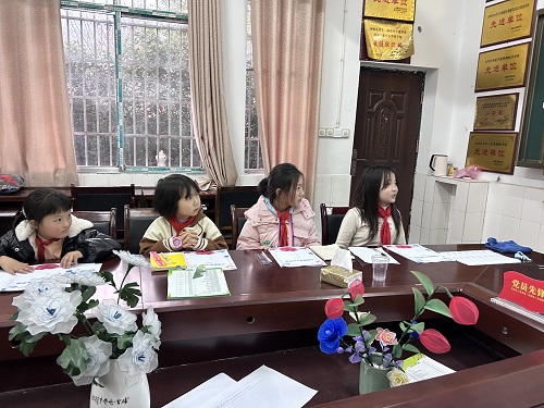 岩屋口小学：“心”光闪闪   互助成长