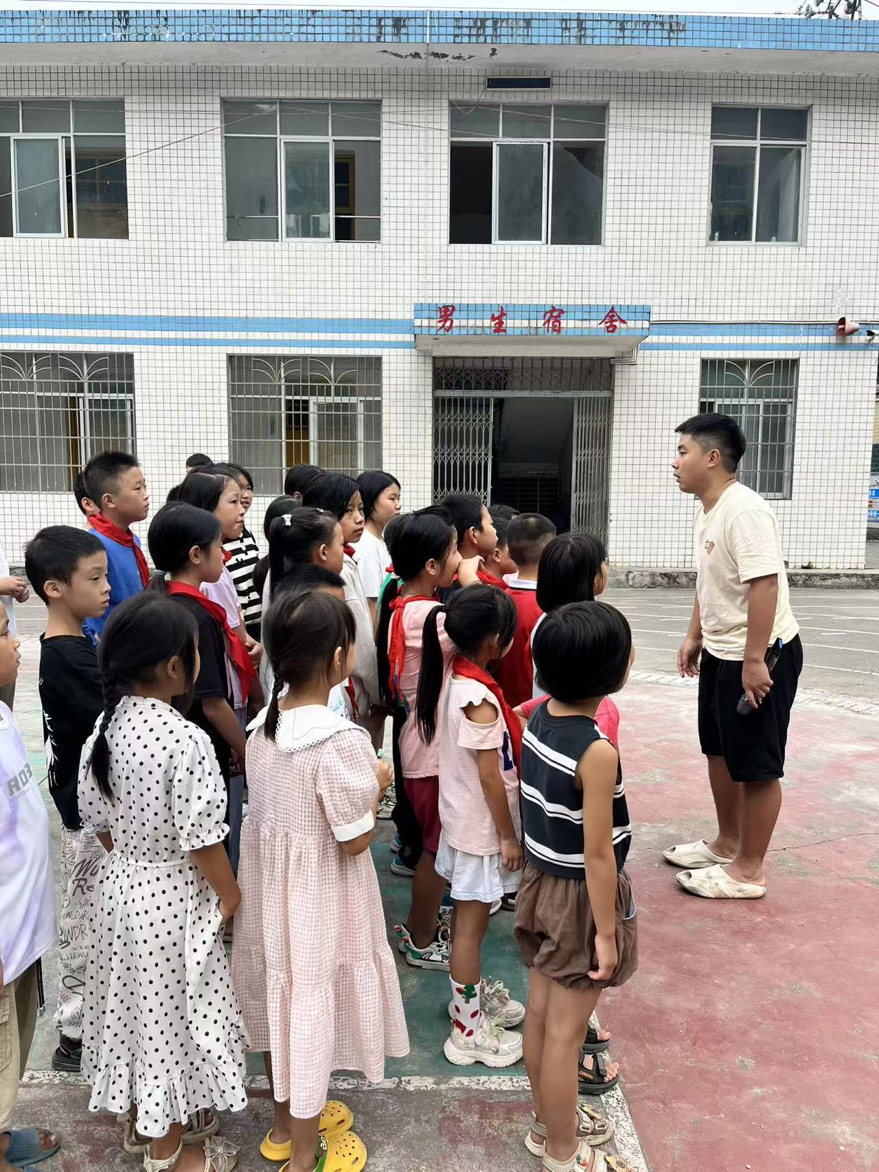 岩屋口小学开展反恐防暴演练活动