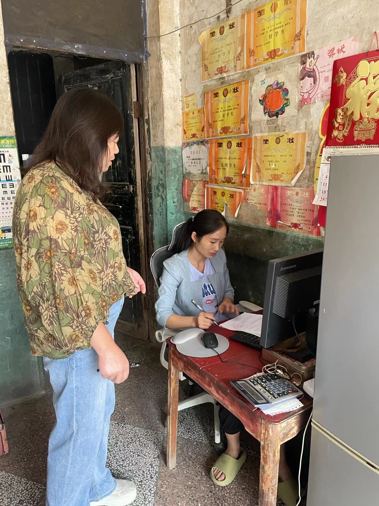 【洞口县学习宣传贯彻党的二十大精神】【建好实干大擂台 拼出新担当】之五十四 严字当头  抓好全镇自建房安全评估工作