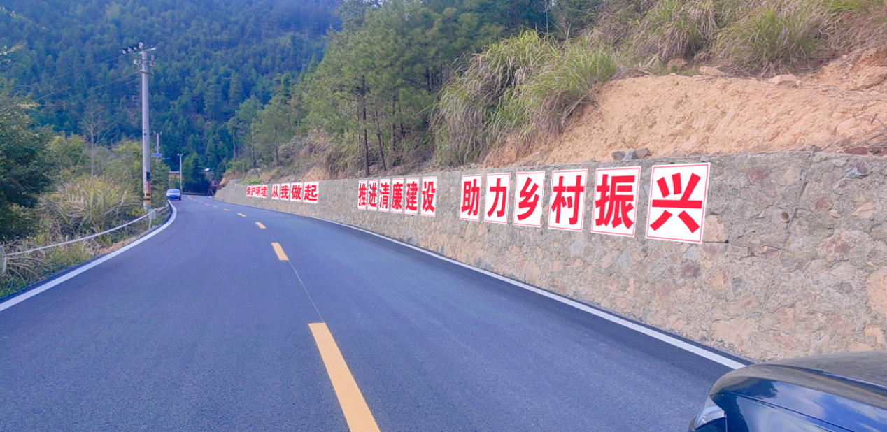 青山乡：道路提质换新颜  乡村振兴跑出“加速度”