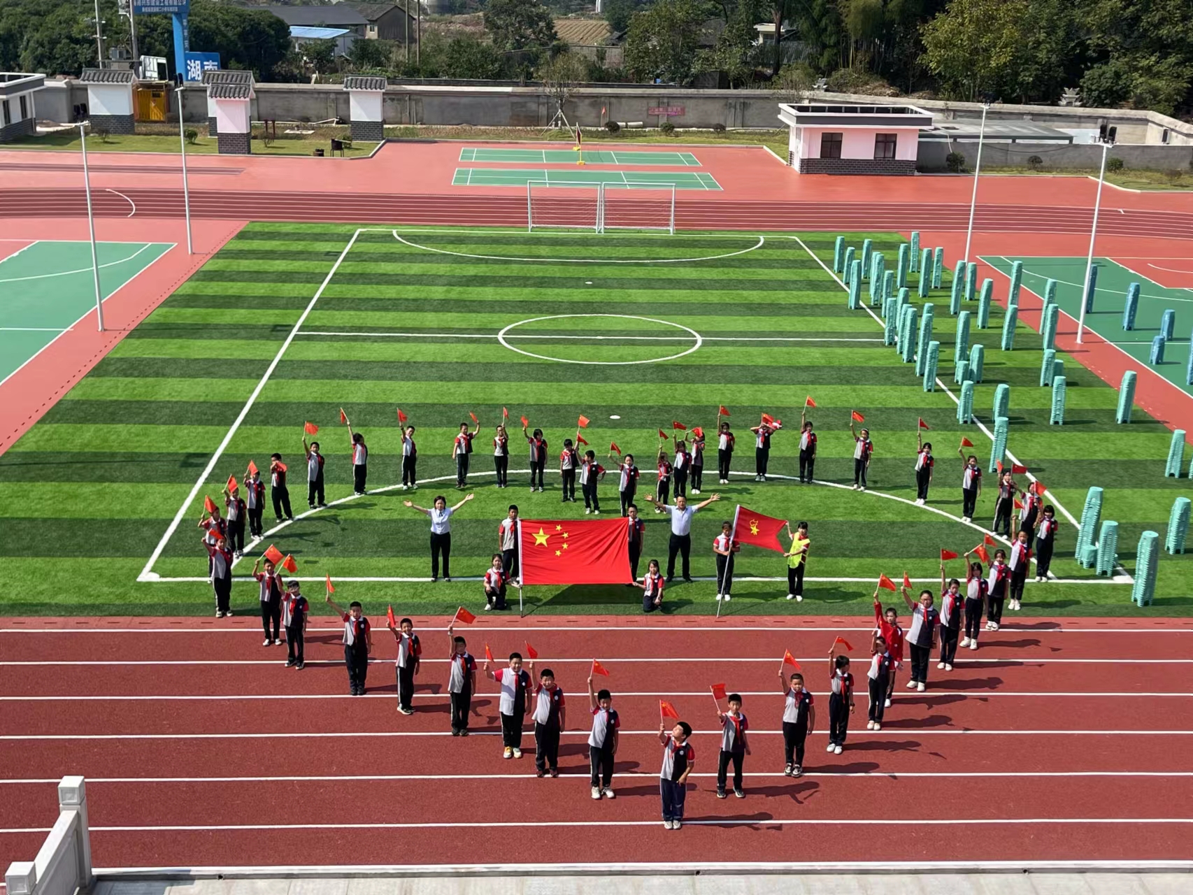 澧源镇第二小学举行2022年上学期师生表彰大会